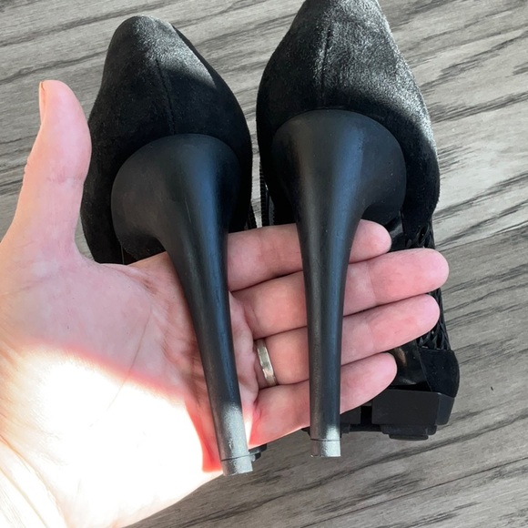 Balenciaga perforated platform heels size 40, US9 - Picture 10 of 13